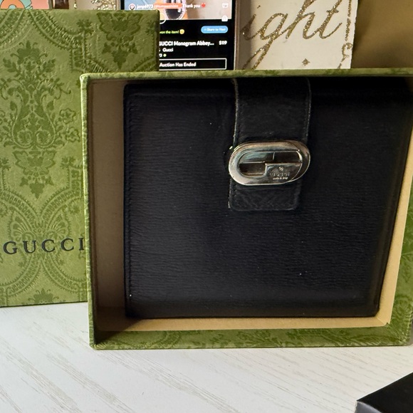 Gucci Other - Gucci tri-fold wallet excellent conditions comes withh box